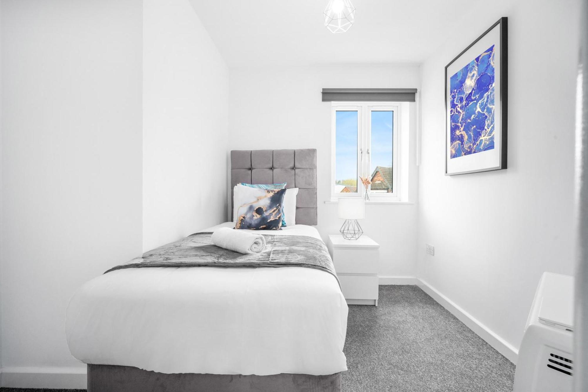 New 2 Bedroom Deluxe Apartment - Parking - Wifi & Netflix - Top Rated - 50C Cradley Heath Exteriér fotografie