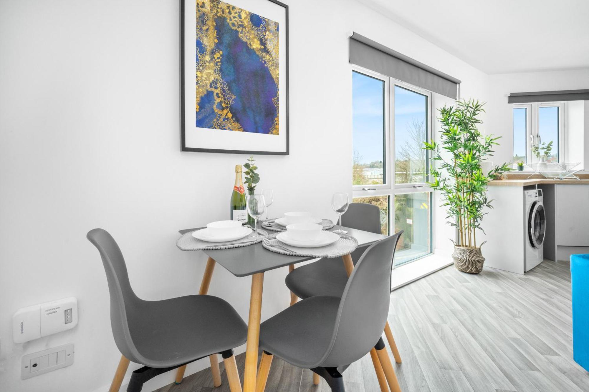 New 2 Bedroom Deluxe Apartment - Parking - Wifi & Netflix - Top Rated - 50C Cradley Heath Exteriér fotografie