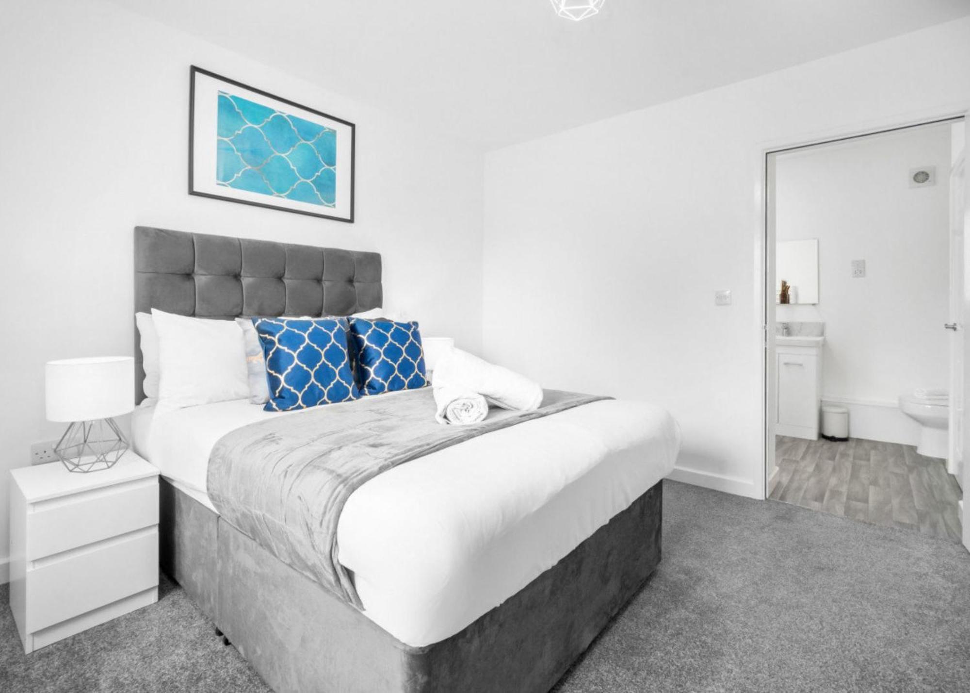 New 2 Bedroom Deluxe Apartment - Parking - Wifi & Netflix - Top Rated - 50C Cradley Heath Exteriér fotografie